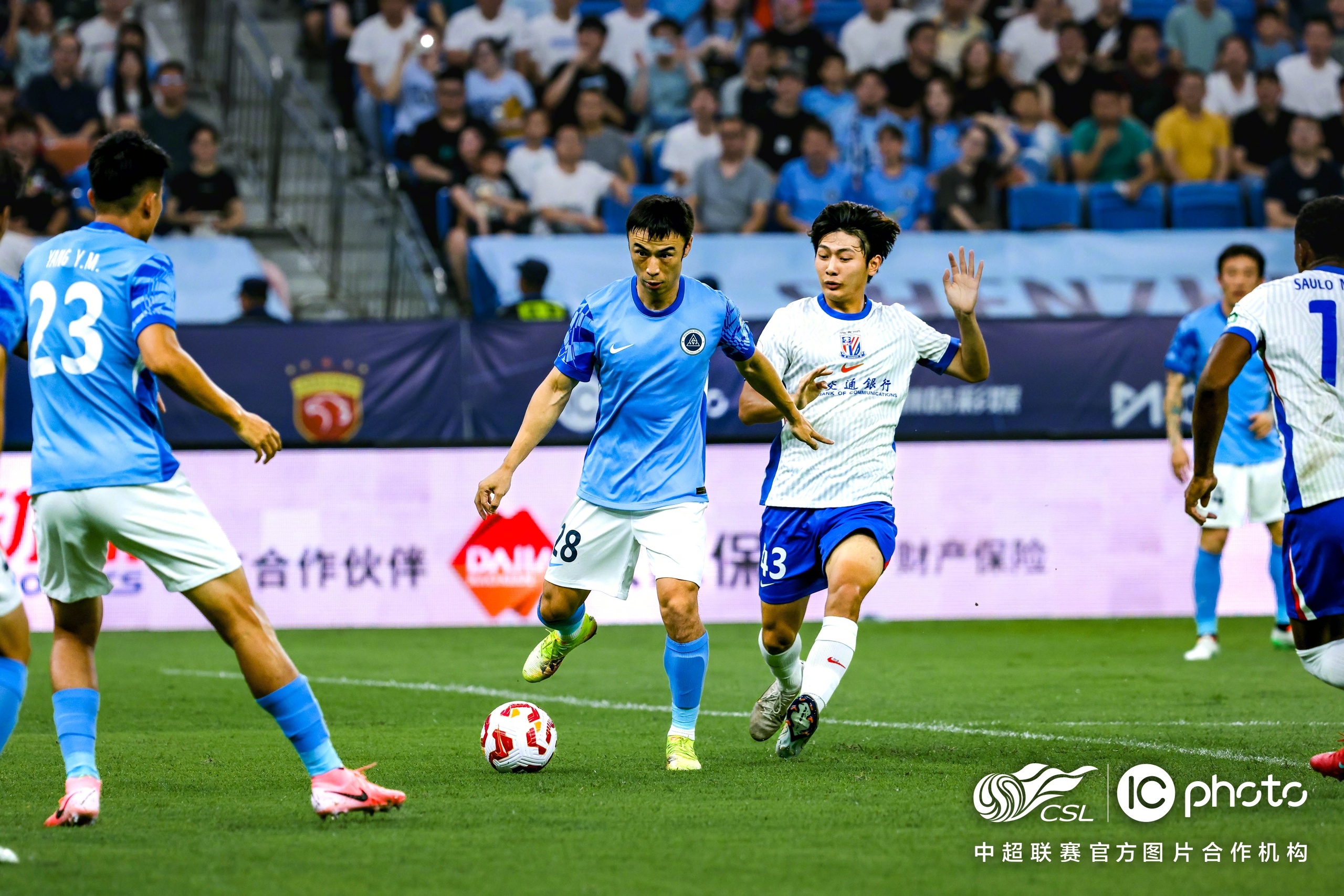 冲刺阶段中超传出新动向；利物浦官宣签约；管理层表态——悬念犹存；阵容厚度经受考验的简单介绍-米兰网址